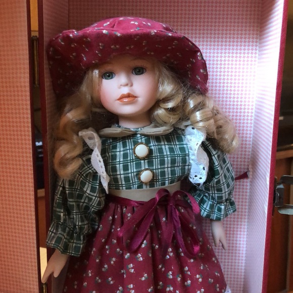 Rebecca vintage porcelain doll by Elby - Picture 6 of 8